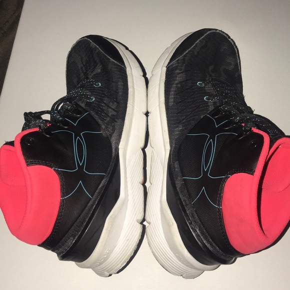Under Armour Shoes - Picture 6 of 8
